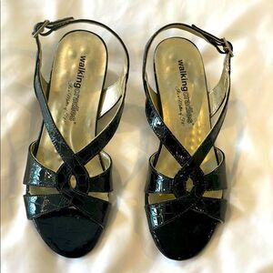 Walking Cradles Black Strappy Sandals. NEW